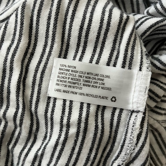 Button up top | Universal Thread (Target) - Picture 5 of 5